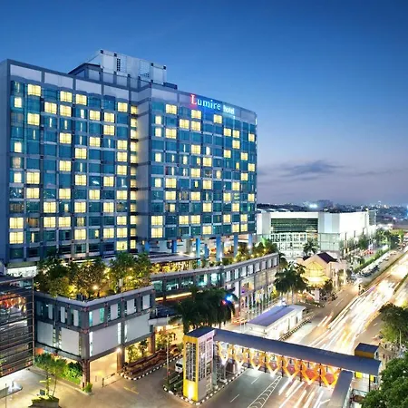 Lumire Hotel & Convention Centre Yakarta foto